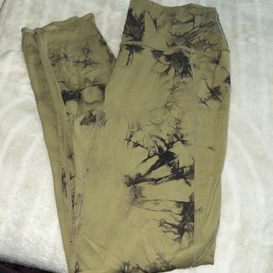 ALPHALETE Leggings with pockets